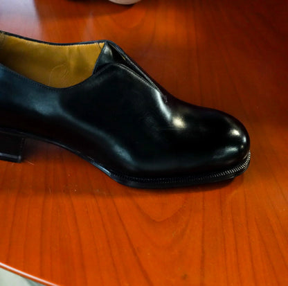Le Yucca's no shoe lace shoes
