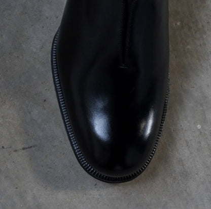 Le Yucca's no shoe lace shoes