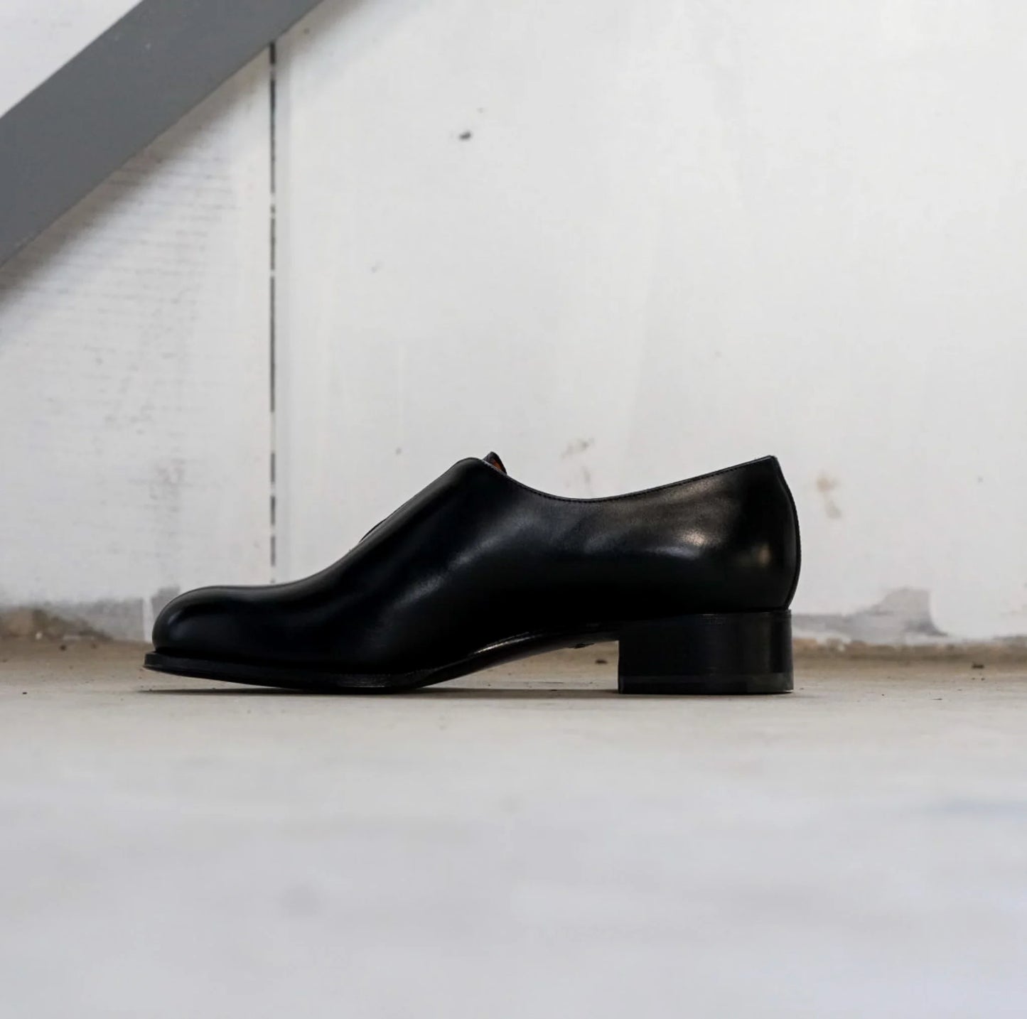 Le Yucca's no shoe lace shoes