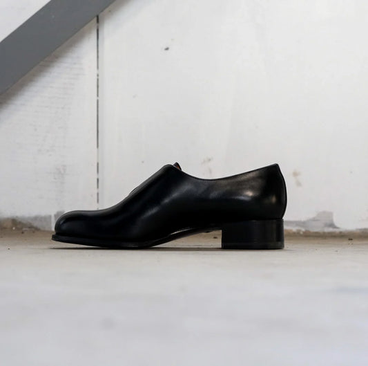 Le Yucca's no shoe lace shoes