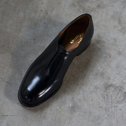 Le Yucca's no shoe lace shoes