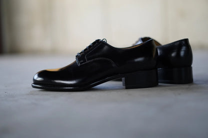 Le Yucca’s 5 eyelet plain toe derby
