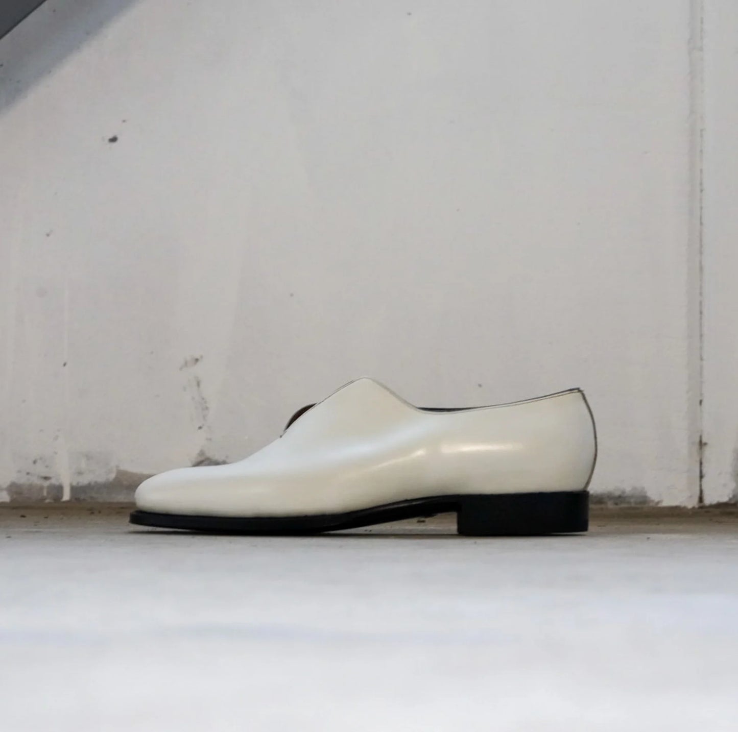 Le Yucca's no shoe lace shoes White
