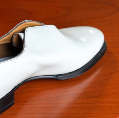 Le Yucca's no shoe lace shoes White